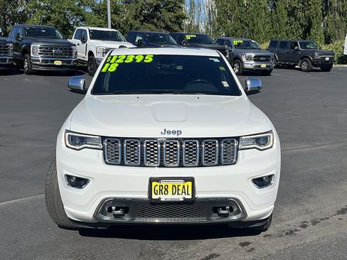 Used 2018 Jeep Grand Cherokee Overland AWD/4WD image 3