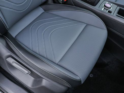 New 2026 Volkswagen Tiguan SE image 42