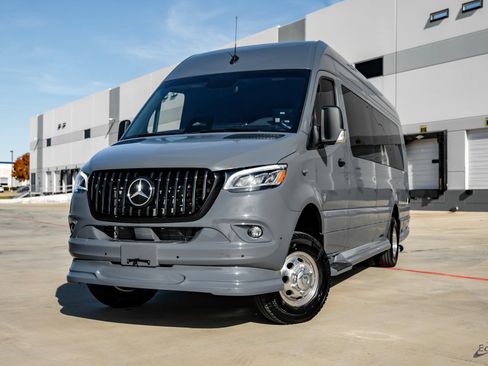 Used 2025 Mercedes-Benz Sprinter 3500 image 3