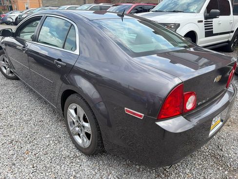Used 2010 Chevrolet Malibu LT FWD image 2