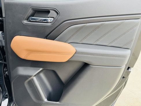 Used 2024 GMC Canyon AT4 w/ AT4 Premium Package image 32