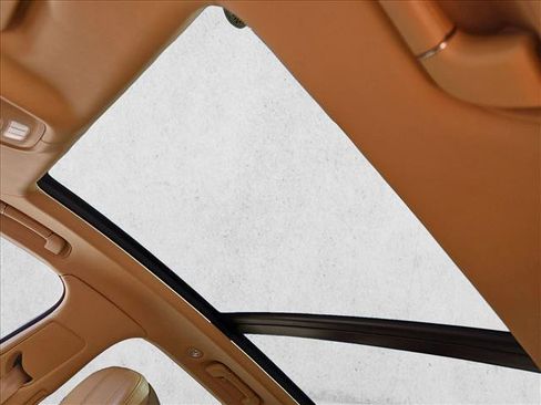 Used 2018 Bentley Bentayga AWD/4WD image 16