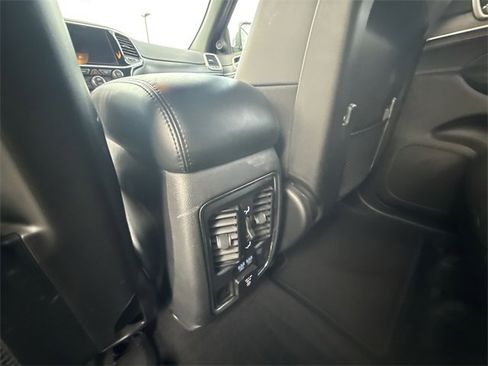 Used 2020 Jeep Grand Cherokee Limited image 20