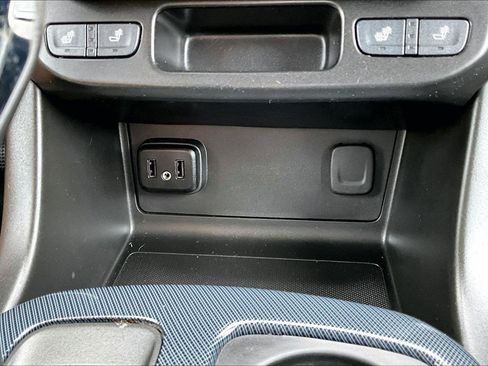 Used 2022 Chevrolet Colorado Z71 AWD/4WD image 32