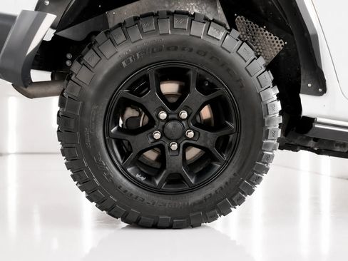Used 2018 Jeep Wrangler Unlimited Sahara w/ Quick Order Package 24M Moab AWD/4WD image 7