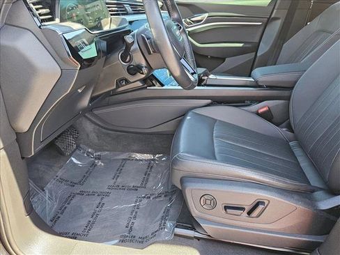 Used 2024 Audi Q8 e-tron Premium Plus w/ Premium Plus Package AWD/4WD image 17