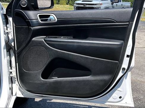 Used 2019 Jeep Grand Cherokee Altitude RWD image 28