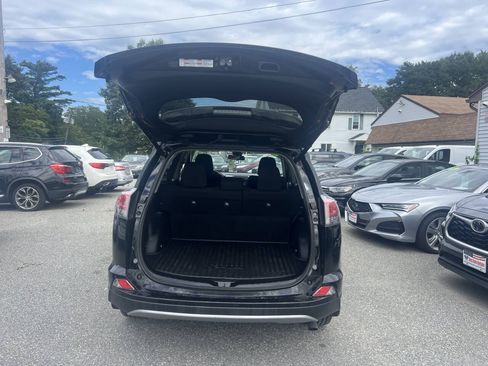 Used 2018 Toyota RAV4 XLE AWD/4WD image 15