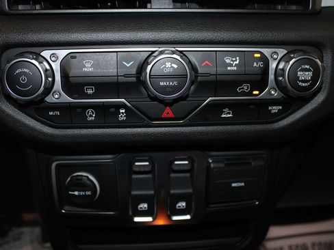 Used 2024 Jeep Wrangler Sport AWD/4WD image 40