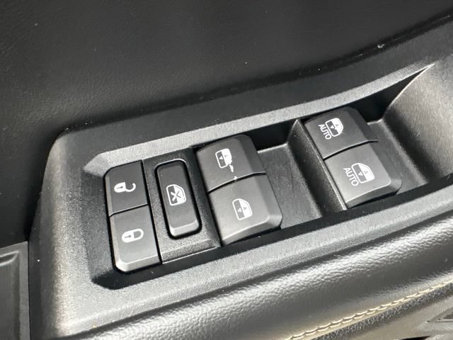 Used 2023 Jeep Grand Cherokee Altitude AWD/4WD image 12