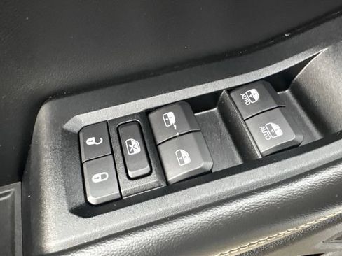 Used 2023 Jeep Grand Cherokee Altitude AWD/4WD image 12
