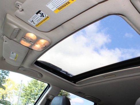 Used 2011 Mitsubishi Endeavor SE image 18