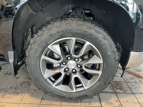 Used 2024 Chevrolet Silverado 1500 LT image 12