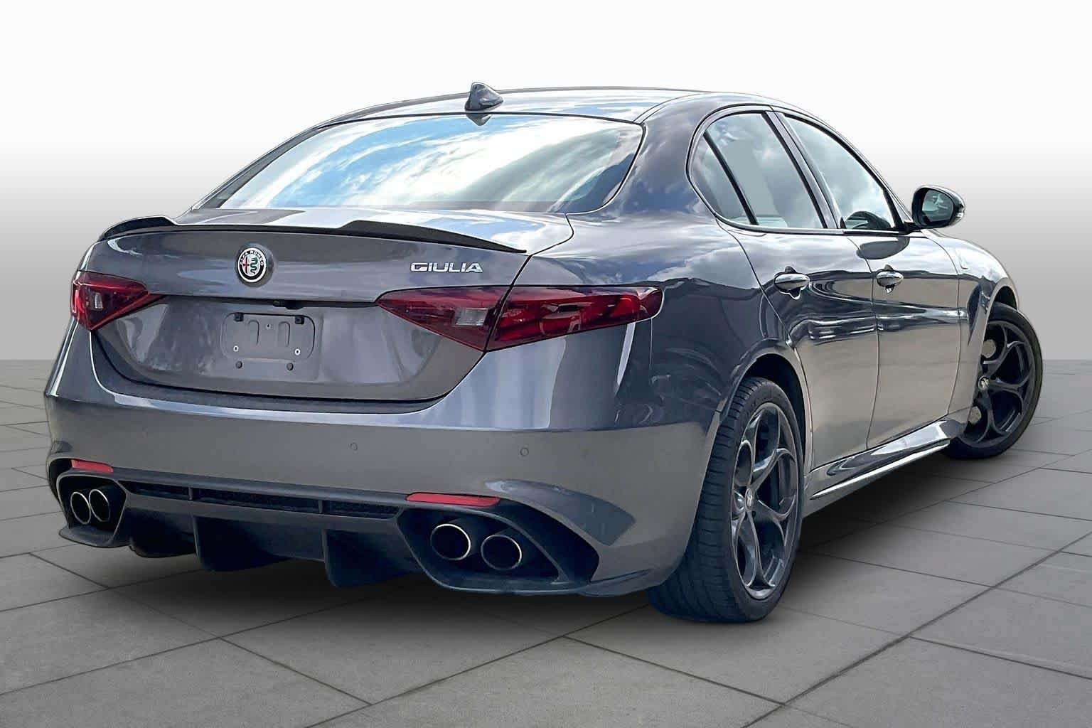 Used 2018 Alfa Romeo Giulia Quadrifoglio w/ Driver Assist Dynamic Package RWD image 13