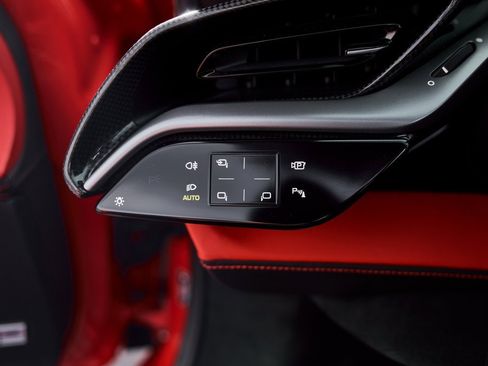 Used 2022 Ferrari SF90 Spider image 51