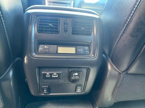 Used 2019 Nissan Pathfinder SL AWD/4WD image 28