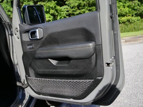 Used 2020 Jeep Gladiator Overland image 41