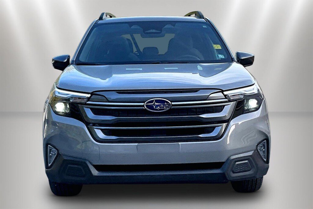 Certified 2025 Subaru Forester Premium AWD/4WD image 2