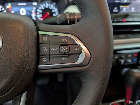 Used 2025 Jeep Compass Limited AWD/4WD image 17