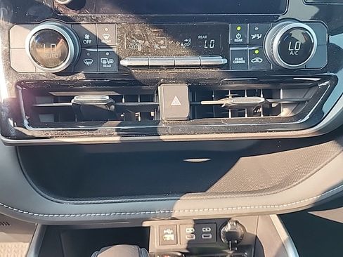 Used 2024 Toyota Highlander LE image 30