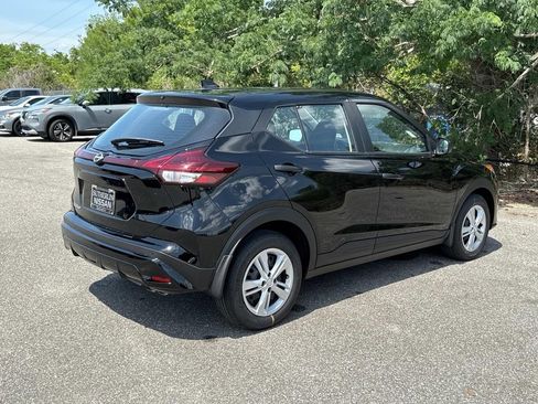 New 2025 Nissan Kicks Play S image 4