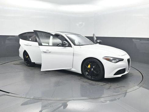 Used 2021 Alfa Romeo Giulia Ti w/ Nero Edizione image 36