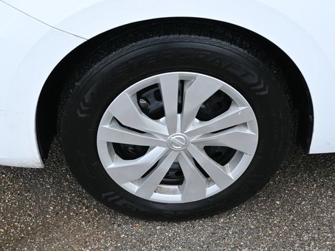 Used 2023 Nissan Versa S FWD image 7