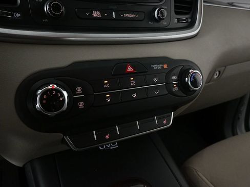 Used 2016 Kia Sorento FWD w/ LX Convenience Package image 13
