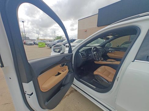 Used 2018 Volvo XC90 T6 Momentum w/ Convenience Package image 12