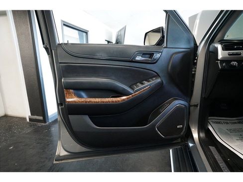 Used 2019 Chevrolet Suburban Premier w/ Premier Plus Edition AWD/4WD image 18