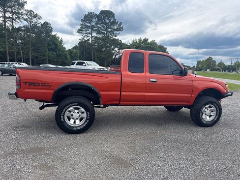 Used 2000 Toyota Tacoma PreRunner RWD image 13