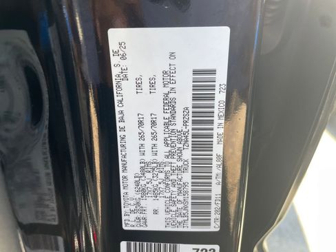 Used 2025 Toyota Tacoma TRD Off-Road image 27