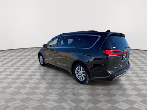 Used 2022 Chrysler Pacifica Touring-L image 6