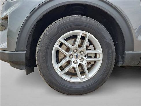 Used 2025 Ford Explorer Active AWD/4WD image 25