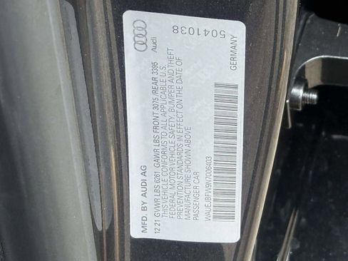 Used 2022 Audi e-tron GT Prestige AWD/4WD image 32