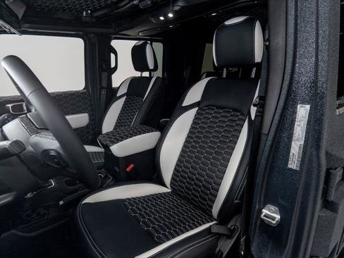 Used 2025 Jeep Gladiator Sport image 22