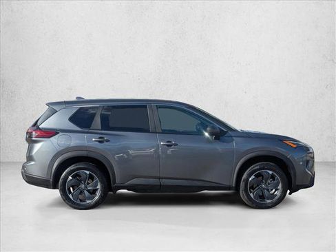 Used 2024 Nissan Rogue SV image 4