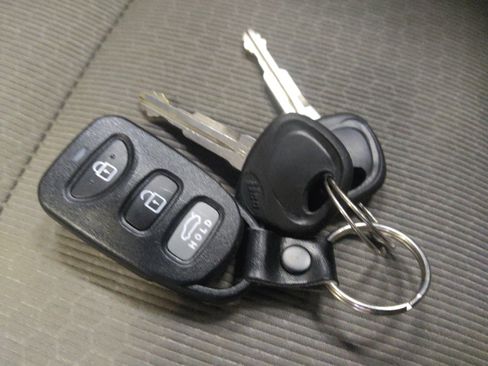 Used 2017 Hyundai Elantra SE FWD image 32
