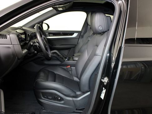 Certified 2026 Porsche Cayenne S AWD/4WD image 5