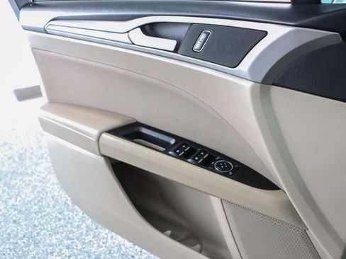 Used 2018 Ford Fusion SE image 21