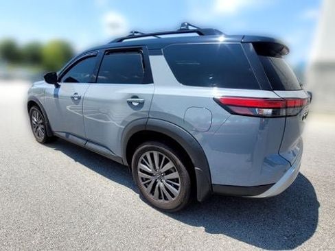 Used 2024 Nissan Pathfinder SL w/ SL Premium Package FWD image 6