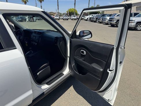 Used 2016 Kia Soul FWD image 14