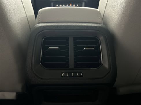 New 2026 Volkswagen Taos SE image 36