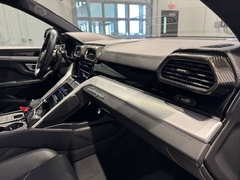 Used 2020 Lamborghini Urus image 15