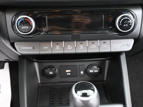 Used 2022 Hyundai Kona Limited FWD image 12