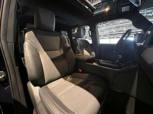 Used 2024 Lexus GX 550 w/ Accessory Package (31) image 33