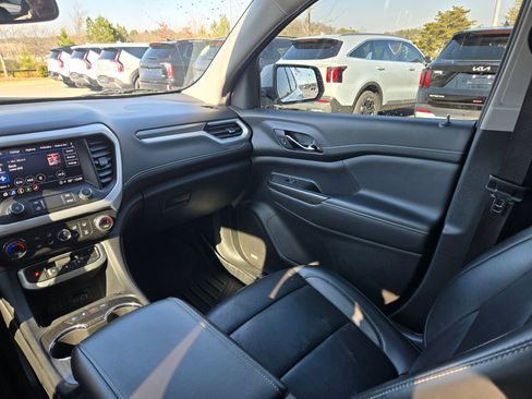 Used 2023 GMC Acadia SLT image 11