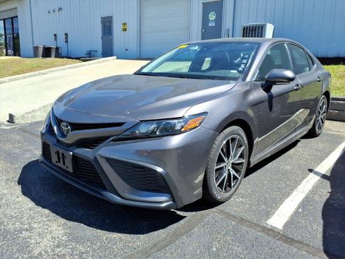 Used 2023 Toyota Camry SE FWD image 2