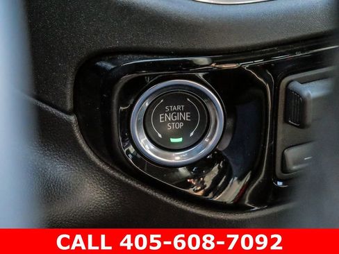 Used 2025 GMC Sierra 1500 SLT w/ SLT Premium Package AWD/4WD image 30