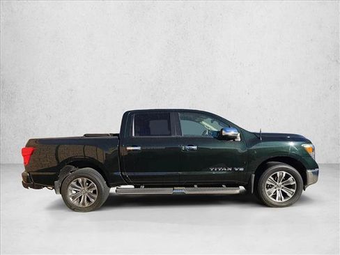 Used 2019 Nissan Titan SL image 4